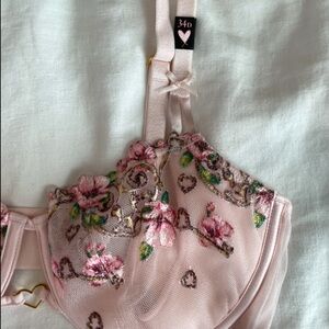 Victoria’s Secret dream angels bra